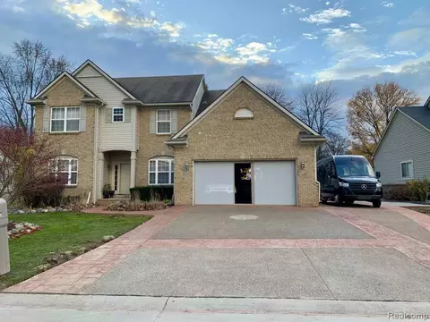 26895 S Monroe Dr, Southfield, MI 48034