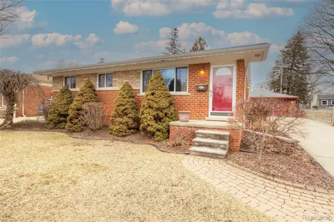 31906 Cambridge St, Garden City, MI 48135