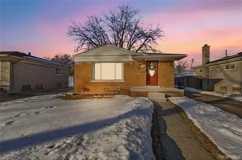 216 Royal Park Ln, Madison Heights, MI 48071