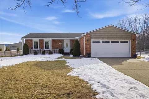 6042 Barker Ave, Waterford, MI 48329