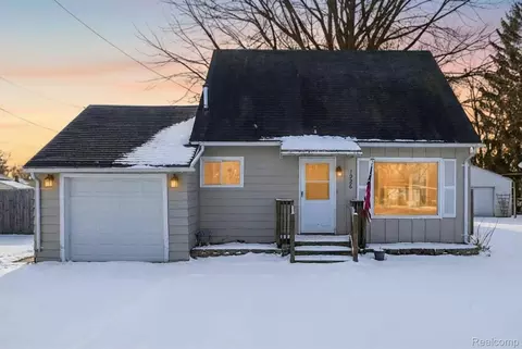 1926 Kilbourn Ave, Caledonia, MI 48867