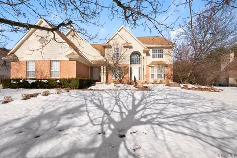 7956 Billingham Rd, West Bloomfield, MI 48324