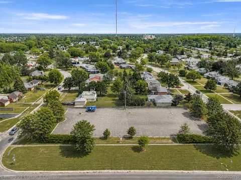 26026 Southfield Rd, Lathrup Village, MI 48076