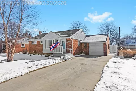 31557 Dover St, Garden City, MI 48135