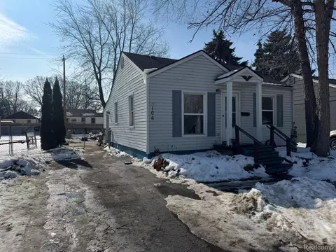 106 E Rutgers Ave, Pontiac, MI 48340