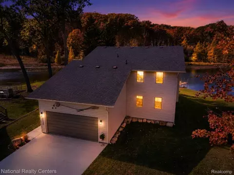 1326 Circle Dr, Metamora, MI 48455