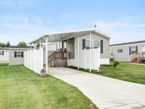 265 Westbrook Ct, Port Huron, MI 48060