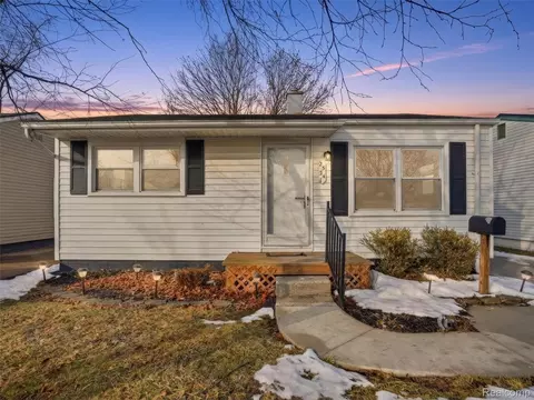 25241 Rosenbusch Blvd, Warren, MI 48089