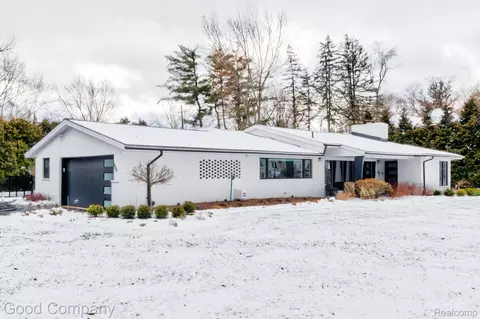 805 N Pemberton Rd, Bloomfield Hills, MI 48302