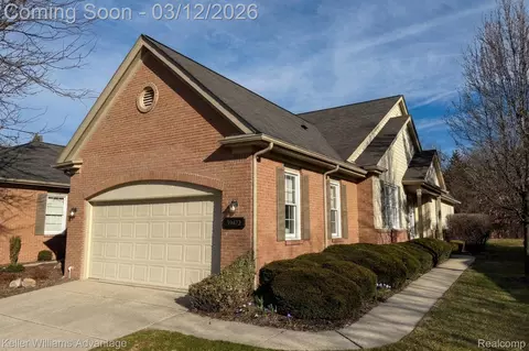 39472 Village Run Dr, Northville, MI 48168