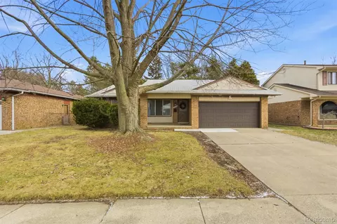 28230 Armanda Dr, Warren, MI 48088