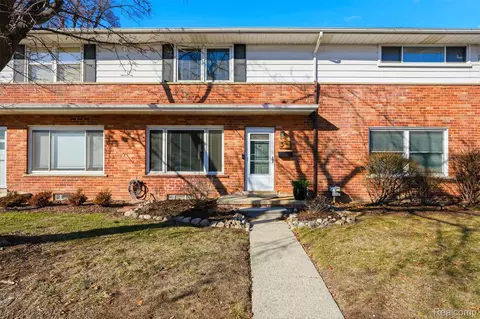 2604 Rochester Rd #3, Royal Oak, MI 48073
