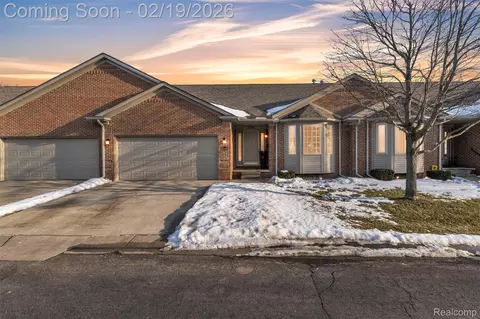 50490 Kayla Dr, New Baltimore, MI 48047