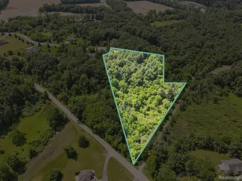 5 Donna, Dryden, MI 48428