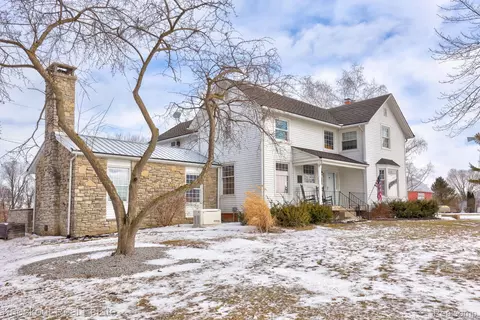 5383 Riverview Dr, Bridgeport, MI 48722
