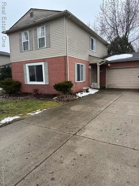 942 Hogarth Ave, Waterford, MI 48328