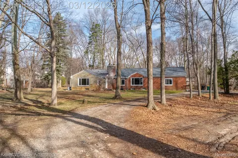 34600 Freedom Rd, Farmington Hills, MI 48334