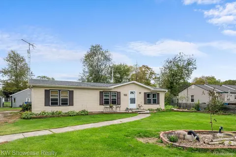 2916 Navarre Blvd, Monroe, MI 48162