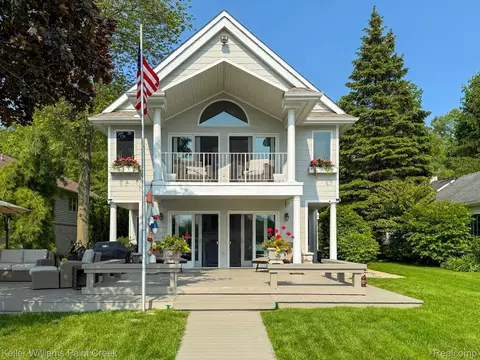 6847 Alden Dr, West Bloomfield, MI 48324