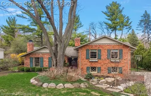 3648 Halla Ln, Bloomfield Hills, MI 48301