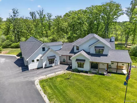 3483 Windwheel Point Dr, Pinckney, MI 48169