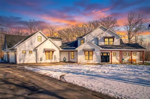 3483 Windwheel Point Dr, Pinckney, MI 48169