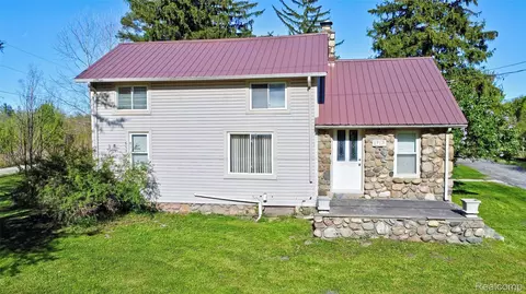 1717 S Sashabaw Rd, Brandon, MI 48462