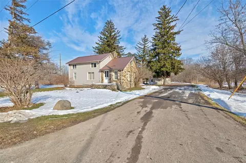1717 S Sashabaw Rd, Brandon, MI 48462