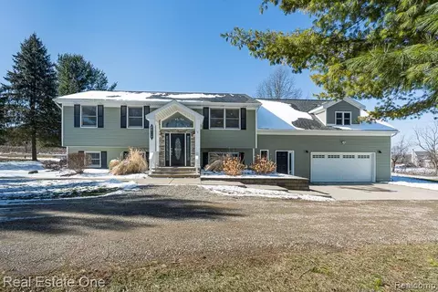 26117 Stancrest Dr, Lyon, MI 48178