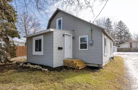 31 Heights Rd, Orion, MI 48362
