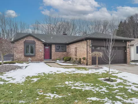 12704 Beresford Dr, Sterling Heights, MI 48313