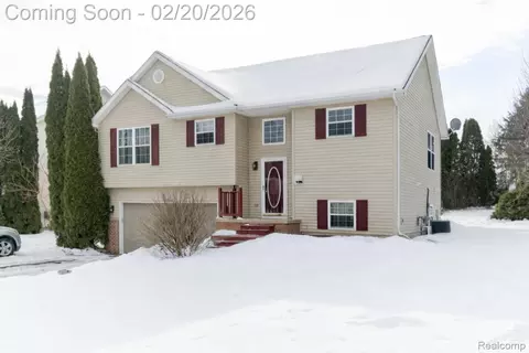 2430 Hickory Circle Dr, Oceola, MI 48855