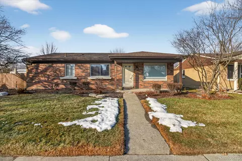 15715 Exeter Ct, Fraser, MI 48026