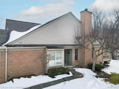 1546 Millecoquins Ct, Rochester, MI 48307
