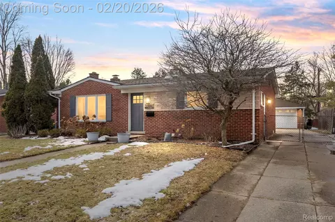 22091 Malden St, Farmington Hills, MI 48336
