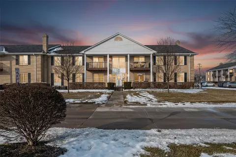 34821 Valleyview Dr #D7, Sterling Heights, MI 48312