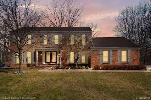 4347 Apple Valley Ln, West Bloomfield, MI 48323