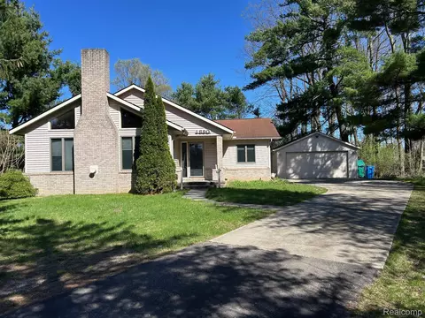 1890 Welch Rd, Commerce, MI 48390