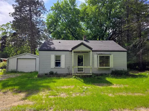 4482 Kirk Rd, Vassar, MI 48768