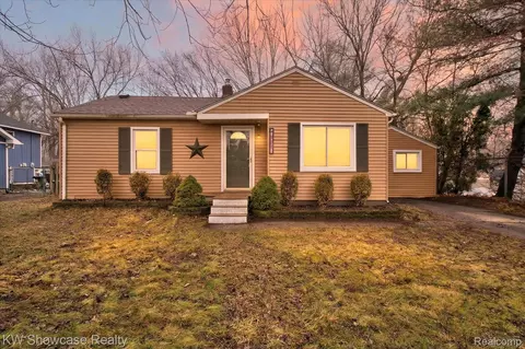 901 N Hix Rd, Westland, MI 48185