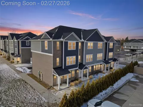 5904 Square Lake Ct, Troy, MI 48085