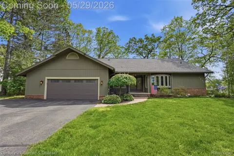 4233 Blain Island Rd, Waterford, MI 48329