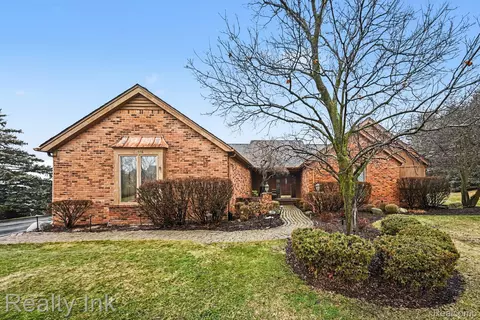 36758 Valley Ridge Dr, Farmington Hills, MI 48331