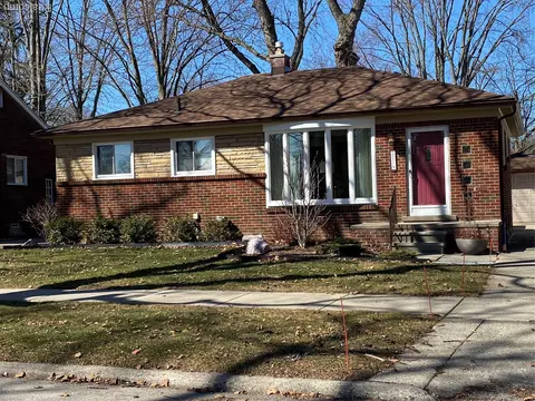2279 Dunstable Rd, Birmingham, MI 48009