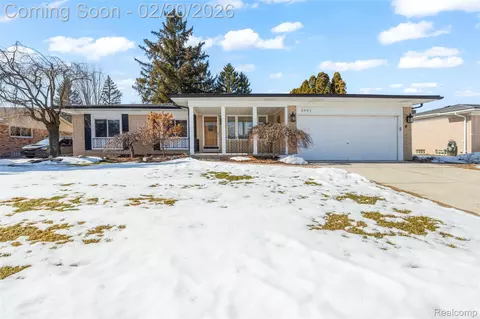 5091 Blair Dr, Troy, MI 48085