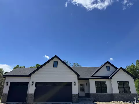 9355 Highland Dr, Grosse Ile, MI 48138