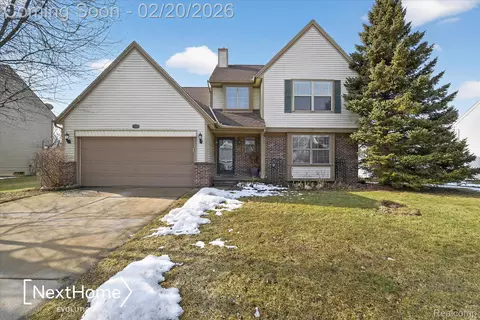 310 Bay Pointe Dr, Belleville, MI 48111