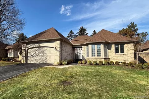 22080 Orchard Way #37, Beverly Hills, MI 48025