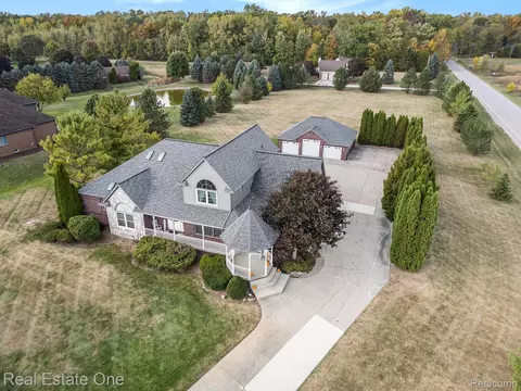 18501 Henry Ct, Ray, MI 48096