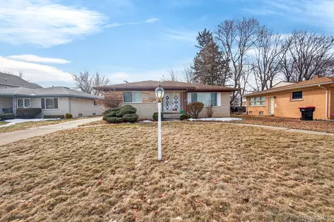 15734 Fairfax St, Southfield, MI 48075